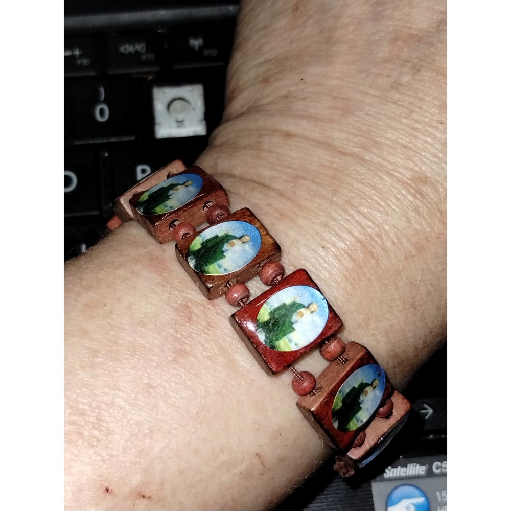Beautiful vintage wooden Jesus/Saint bracelet
